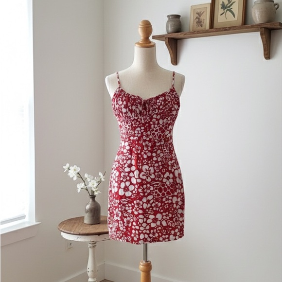 Sunday Best Dresses & Skirts - Sunday Best| Red & White Floral Gathered Bodice Spaghetti Strap Mini Dress Sz 2